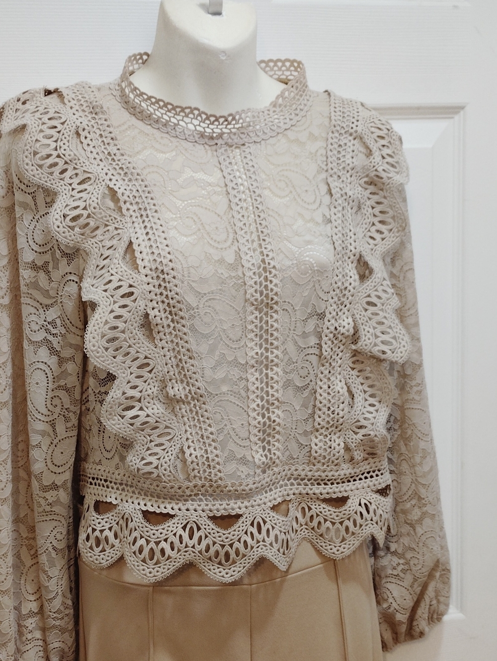 STEPS Lace Ruffle Cropped Top - Beige